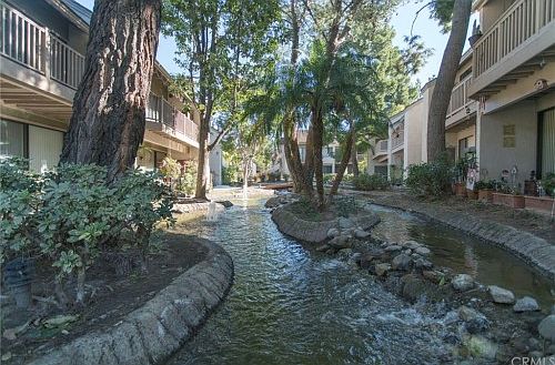 5th image of 10550 Lakeside Dr N Unit N