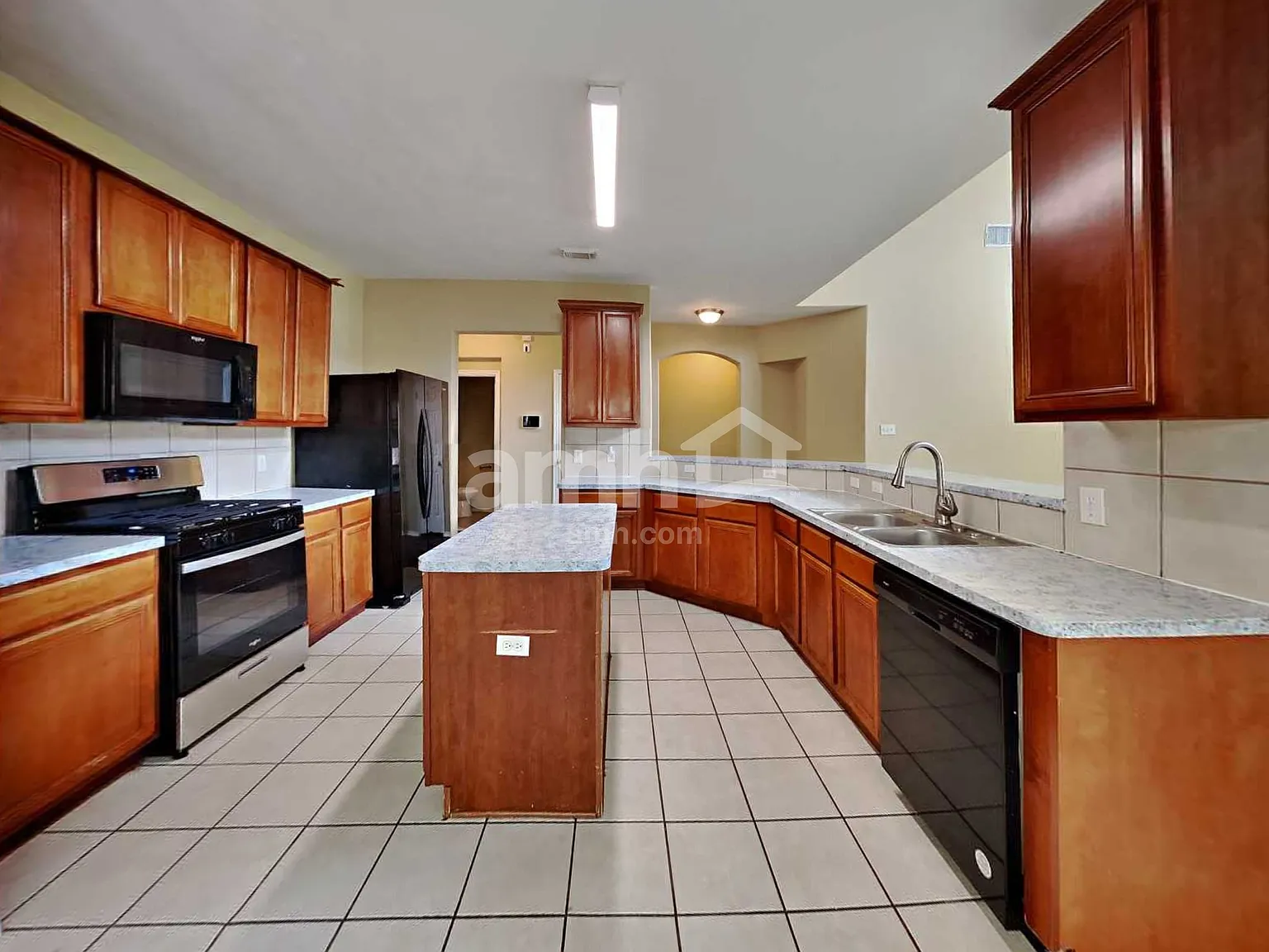 4 bed, 2.5 bath, 2506 sqft, $2,310 — Photo 3