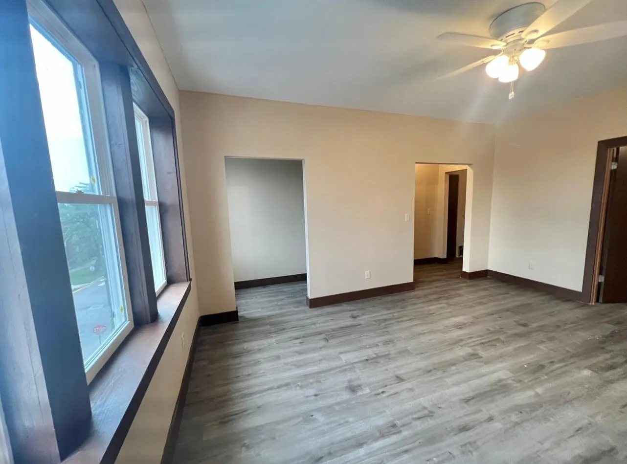 2 bed, 1250 sqft, $895 — Photo 3