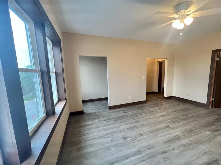 4302 Magoun Ave — Photo 3