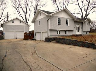 11530 N Cherry St, Kansas City, MO 64155