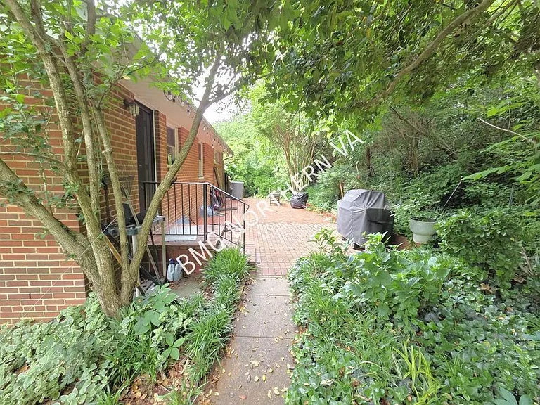 6413 Berkshire Dr — Photo 27