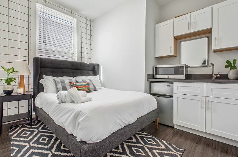 1st image of 2072 Mission St