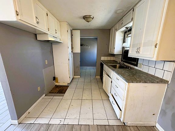 4th image of 132 Earl Ave
