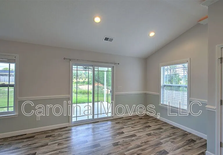 1303 Lindale Pl — Photo 6