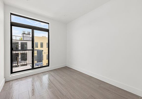 3rd image of 388 Cornelia St APT 6