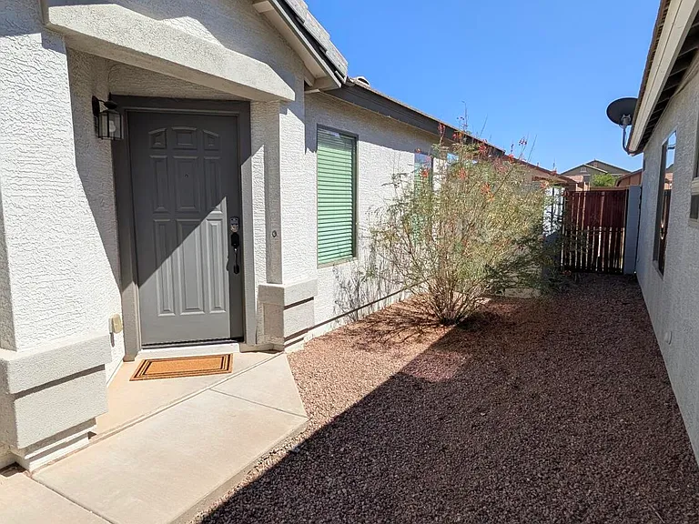 1377 E Pryor Rd — Photo 4