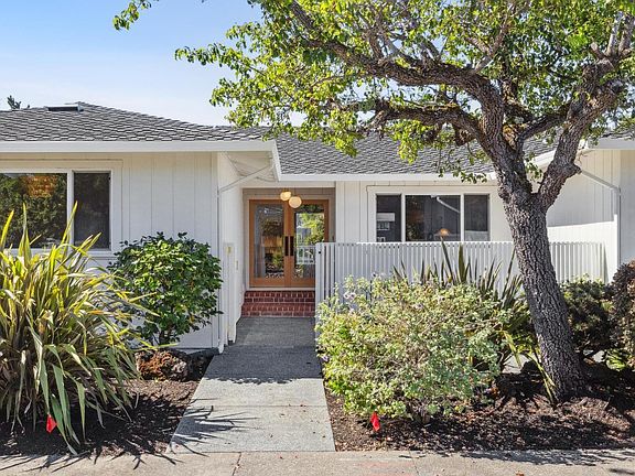 3rd image of 381 Riviera Circle
