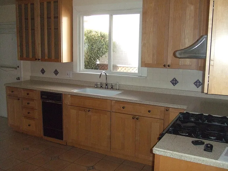 20 Palm Ave — Photo 2