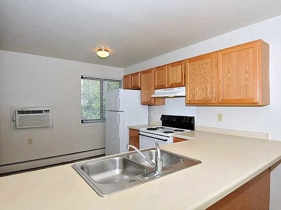 Oak Cabinets and Plenty of Counter Space