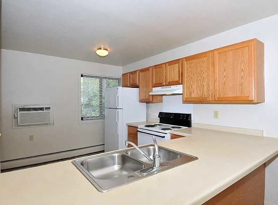 Oak Cabinets and Plenty of Counter Space