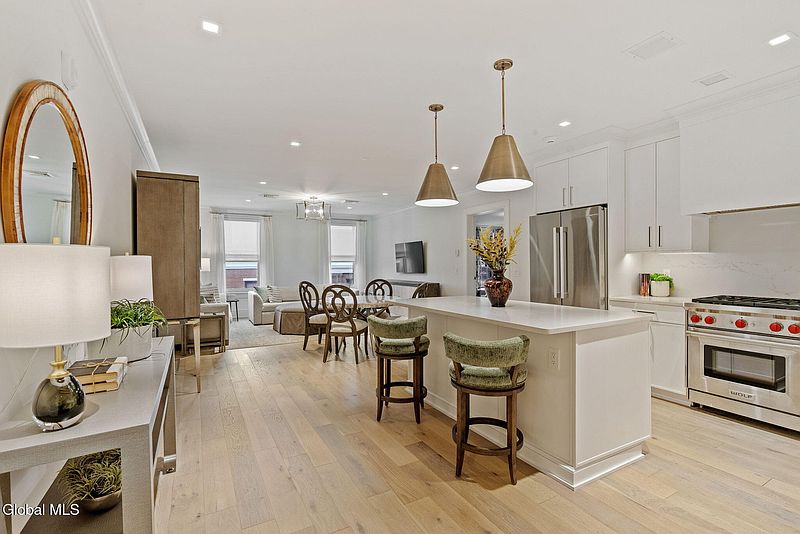 4th image of 19 Washington Street #565