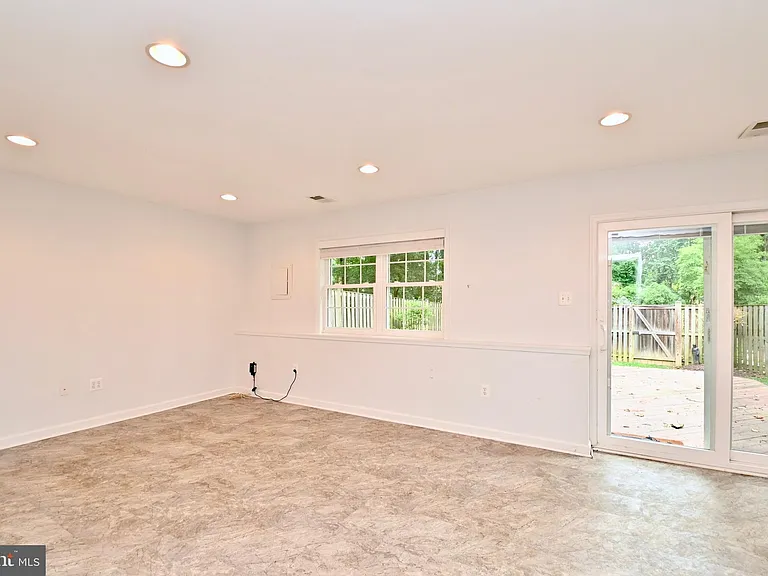 10048 Wood Sorrels Ln — Photo 29