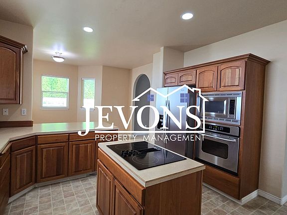 3rd image of 6601 Cherry Ridge Ct