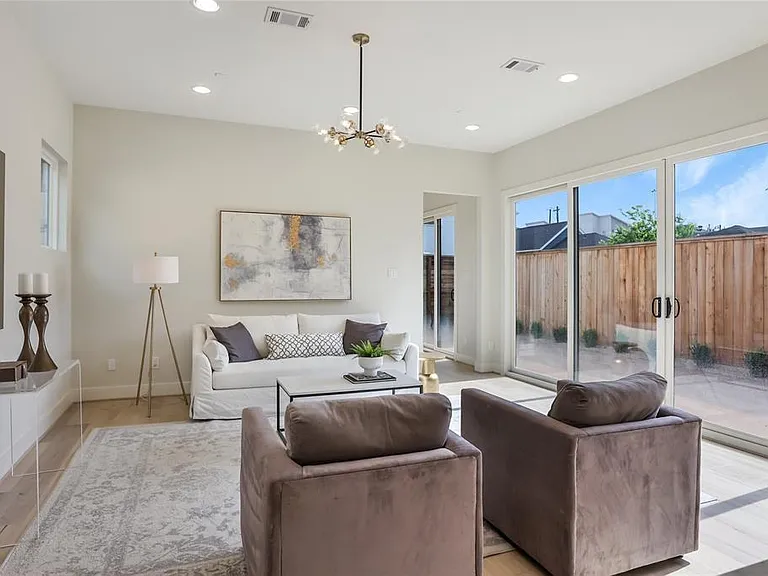1112 Dart St — Photo 4