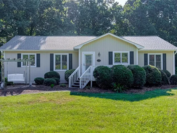 8921 Harpers Grove Ln, Clemmons, NC 27012