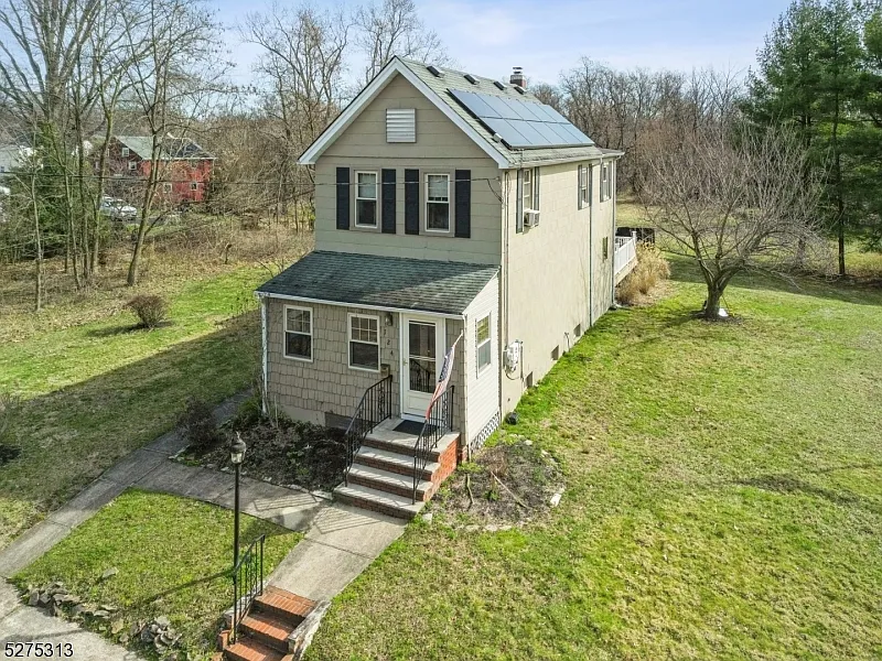 124 Prospect Pl photo 1