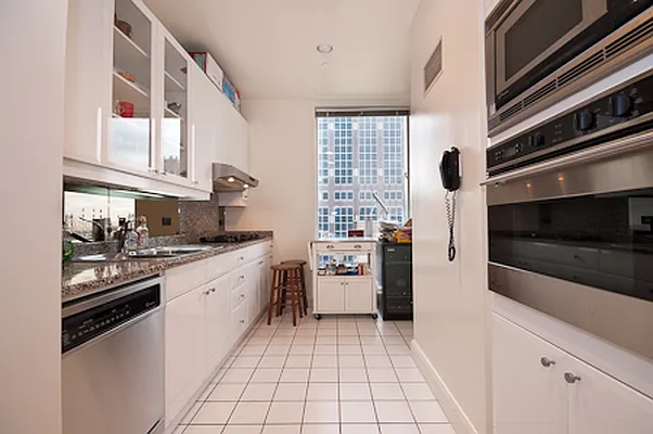 Rented by Sumitomo Real Estate Sales | media 22
