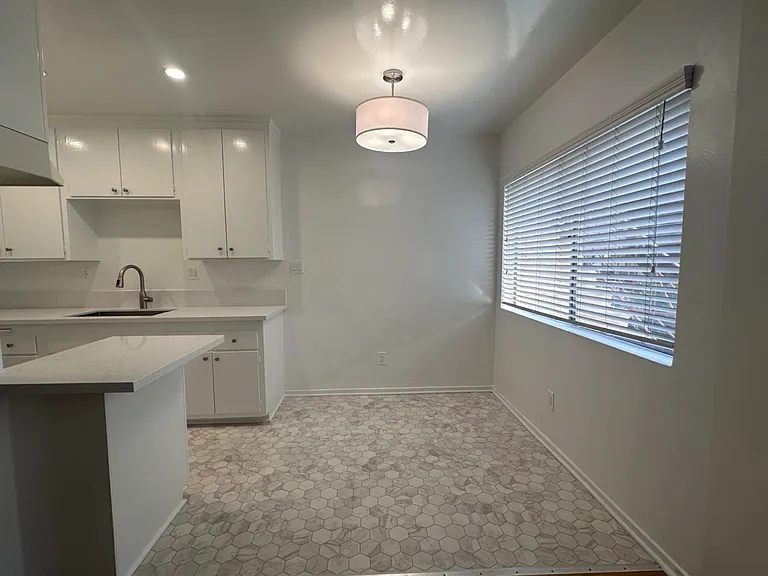 1219 Barry Ave #2 — Photo 4