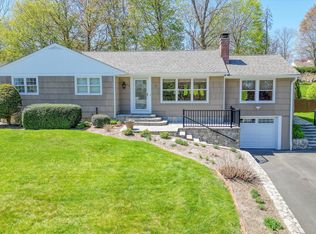 30 Meadowbrook Rd, Danbury, CT 06811