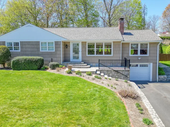 30 Meadowbrook Road, Danbury, CT 06811