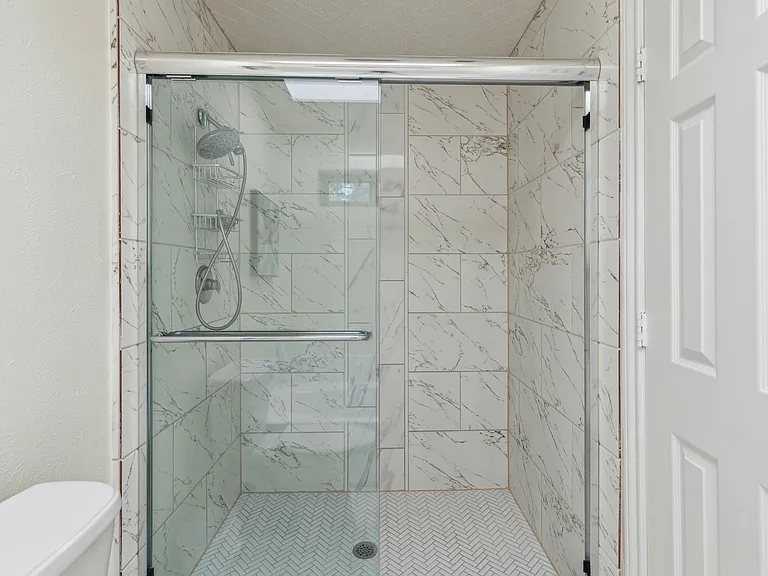 1428 Chatsworth Ln — Photo 21