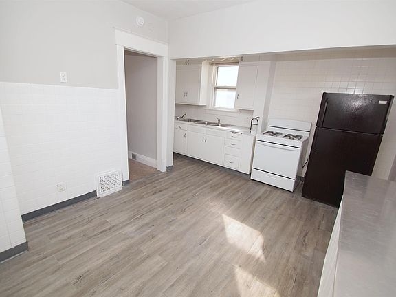 5th image of 2724 Brady St