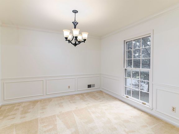 5th image of 2617 Greenmont Dr