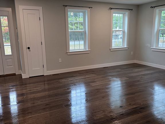 4th image of 90 Howland Rd
