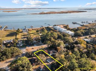 717 E Moore Street, Southport, NC 28461