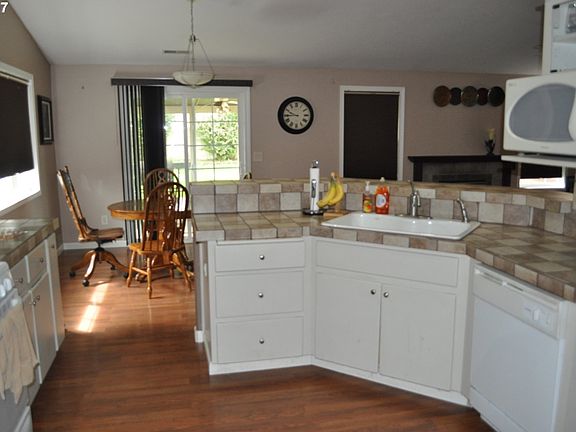 4th image of 9006 NE 132nd Ave