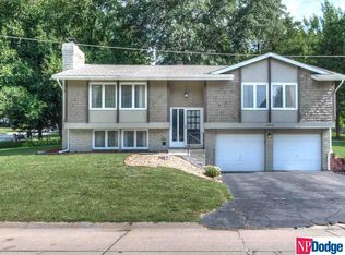 16524 Pine St, Omaha, NE 68130