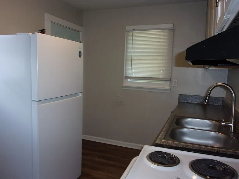 2301-4 Julia Ave — Photo 9