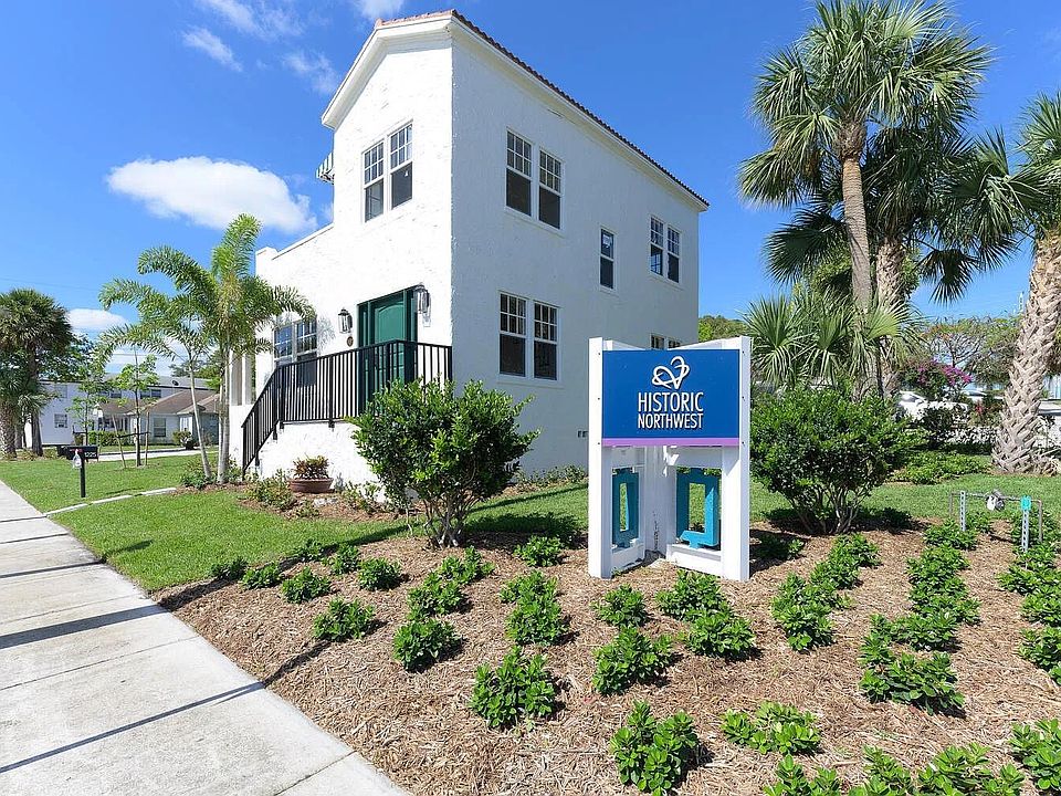 1st image of 1225 N Sapodilla Ave