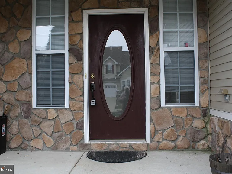 189 Westbrook Dr — Photo 2