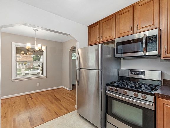 2nd image of 912 N Edison Ave