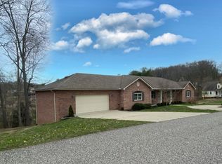 610 Pin Oak Dr, Ashland, KY 41102