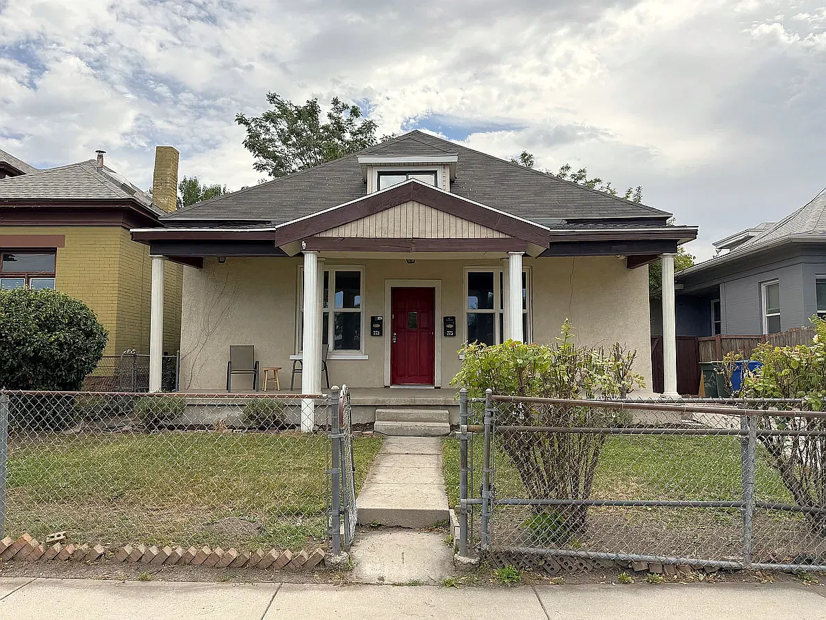3 bed, 1950 sqft, $2,300 — Photo 1