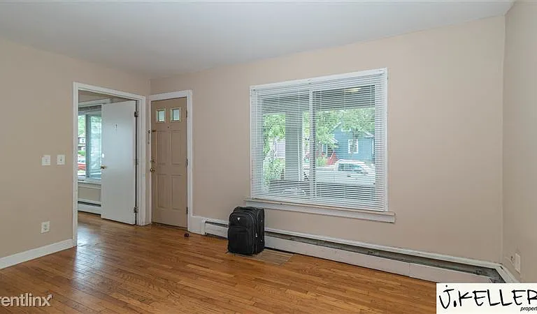 914 Woodlawn Ave — Photo 8