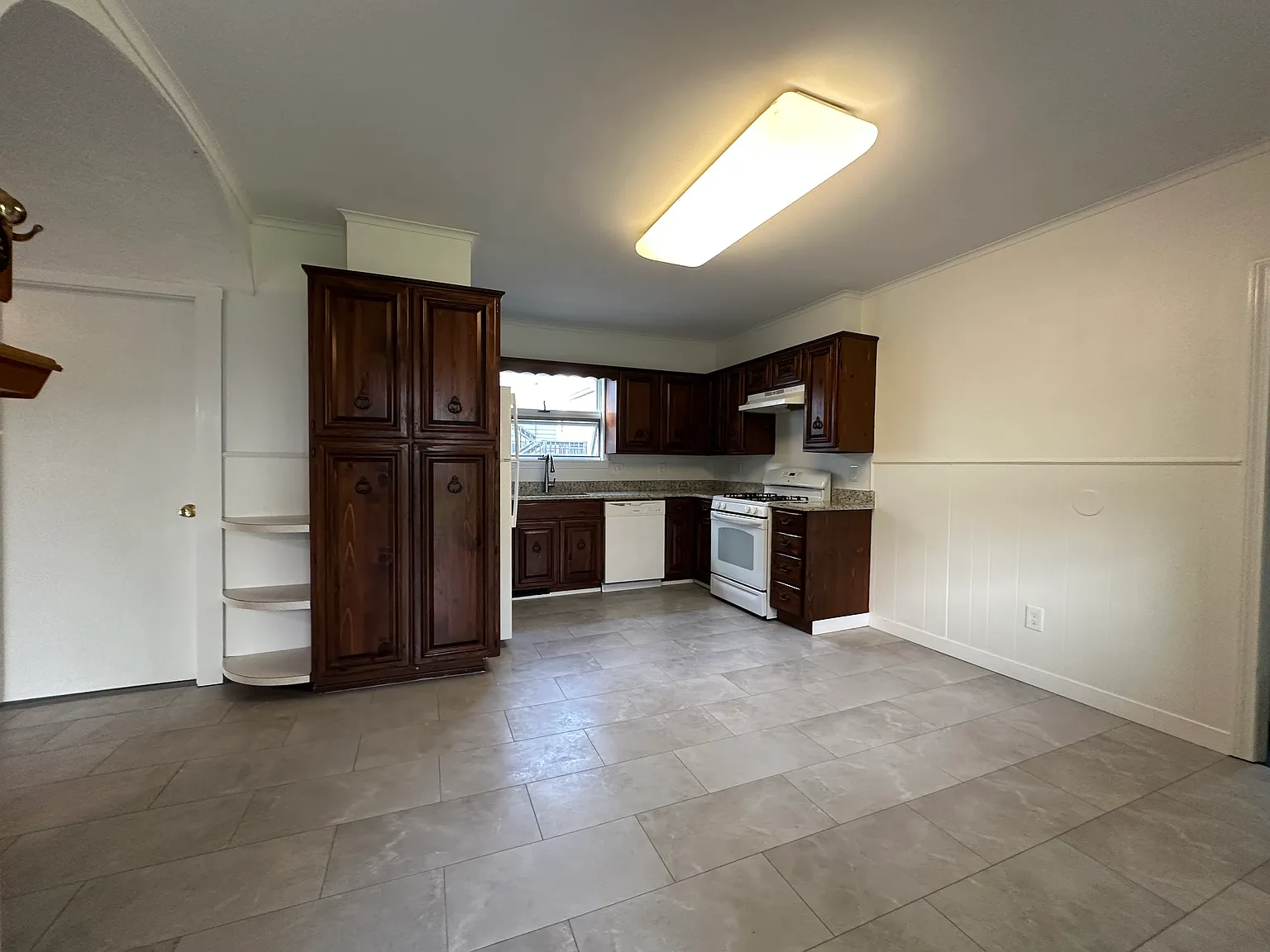 2 bed, 850 sqft, $1,800 — Photo 2