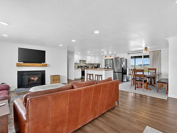5th image of 2766 Hawker Ln