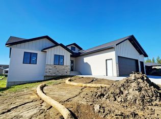 4008 Nickel St, Bismarck, ND 58503