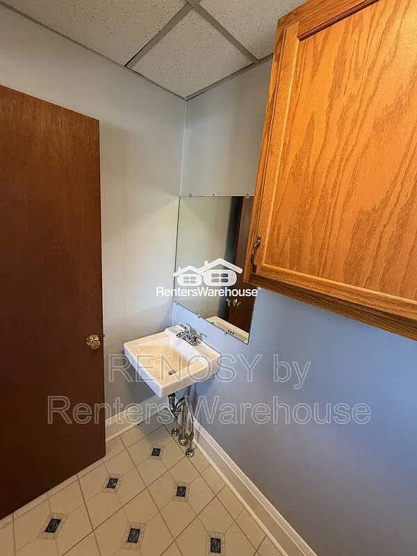 3 bed, 2.0 bath, 1900 sqft, $1,950 — Photo 3