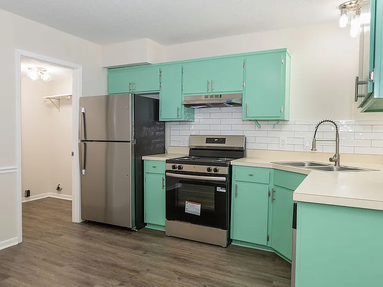 107 Hampton Dr — Photo 6