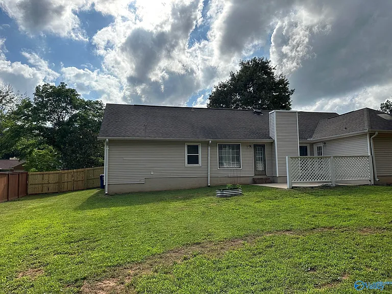 101 Springfield Ln — Photo 24