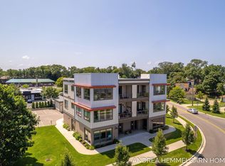532 W 16th St UNIT 220, Holland, MI 49423