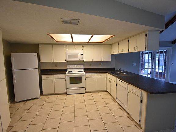5th image of 4616 Duxberry Ln