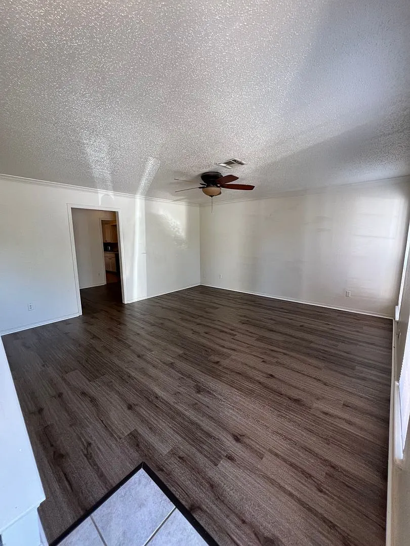 Must see 3 bed, 2 bath townhome close to OU Campus — Photo 2