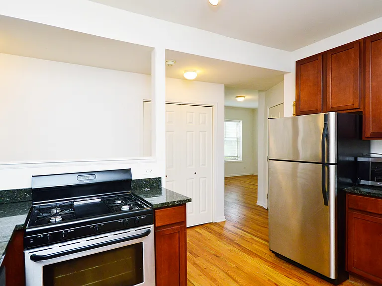 1943 W Chase Ave #2 — Photo 22