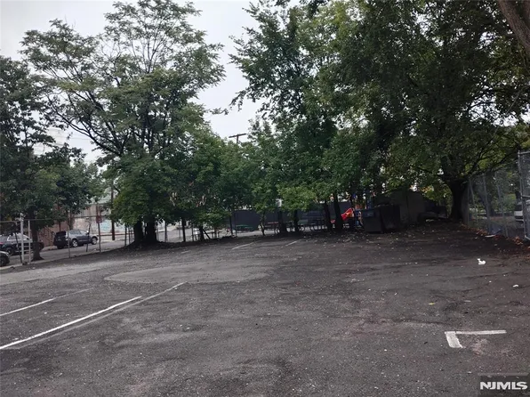 8-10 N 1st St, Paterson, NJ 07522
